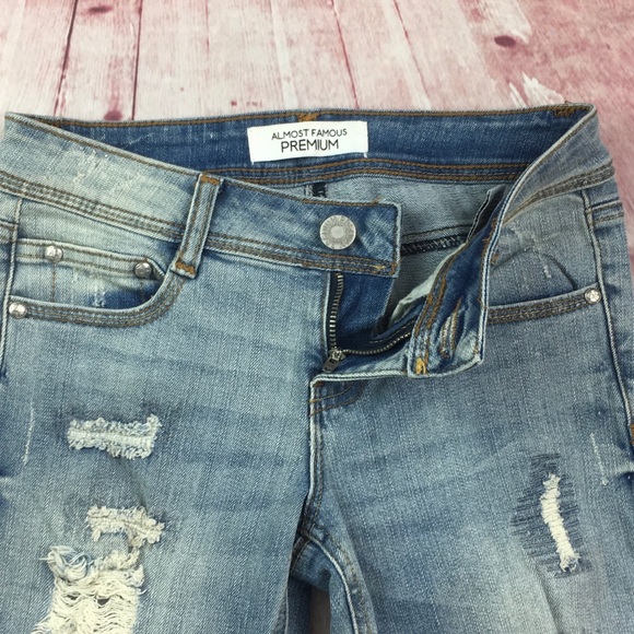 💙Almost Famous destroyed skinny jean size 0 - Picture 3 of 8